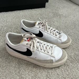 Nike Blazer low women’s 8.5
